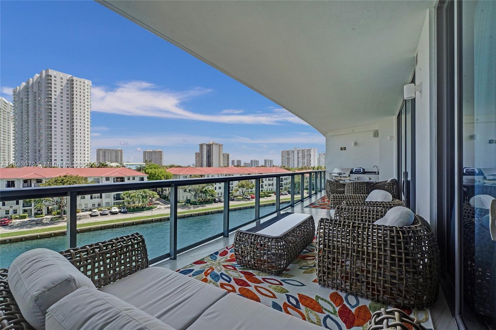 ECHO CONDO - Residential
