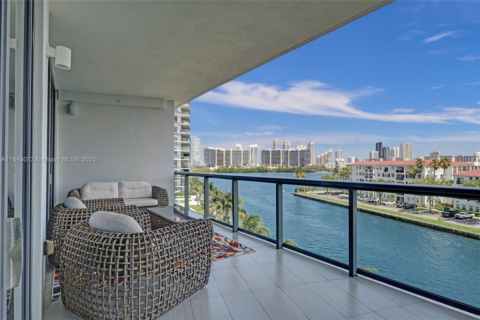 ECHO CONDO - Residential