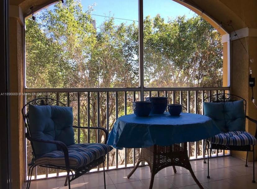 Central Location 1 bedroom unit with a large bathroom and HUGE outdoor lanai. Near Downtown historic Fort Myers area, with Antique shops and restaurants. Walk to the shops and restaurants, across of street to the Edison Mall, Simon mall. Beaches only 20 min away. You can actually walk to the BUS-Tram Station across of street near Mall. Do not need a car. Walking to a local grocery, and other Amenities, and restaurants. Perfect for investors. Low HOA for a Florida lifestyle living. Resort style community. We take offers ,motivated seller. Ask about our special bundle inverstor's offer