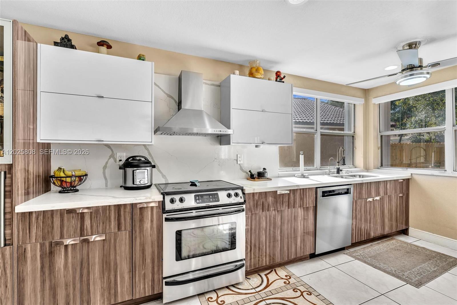SAPPHIRE POINTE - DIAMOND - Residential Lease