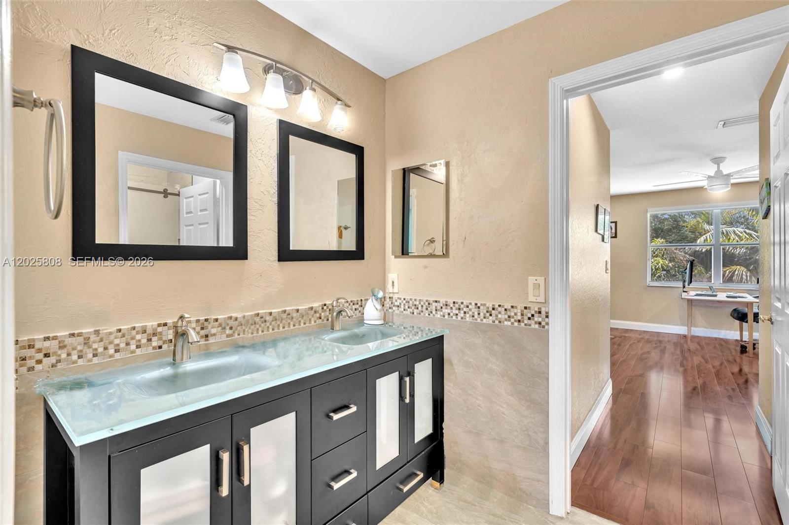 SAPPHIRE POINTE - DIAMOND - Residential Lease