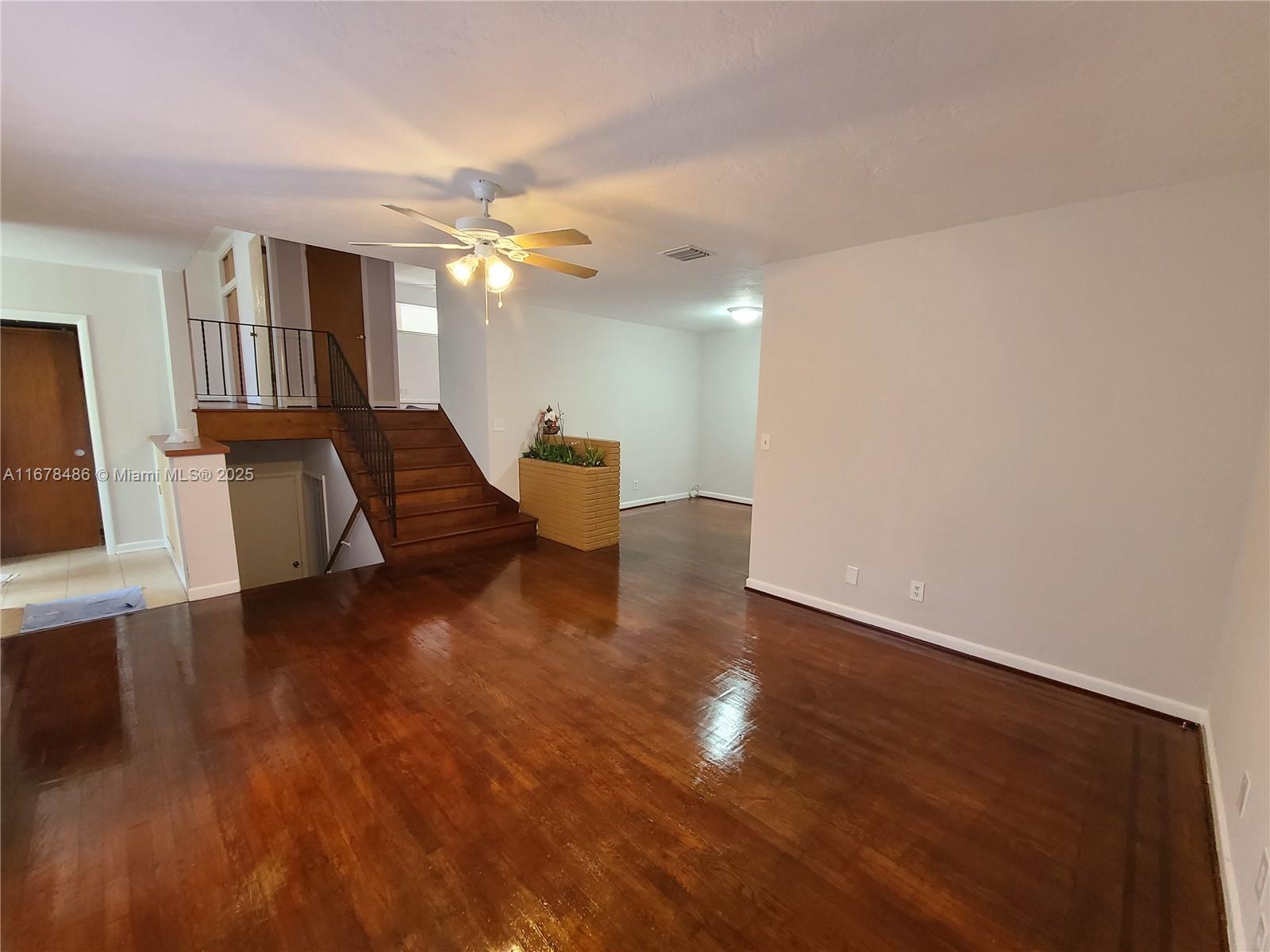 HOLLYWOOD COUNTRY ESTATES - Residential Lease