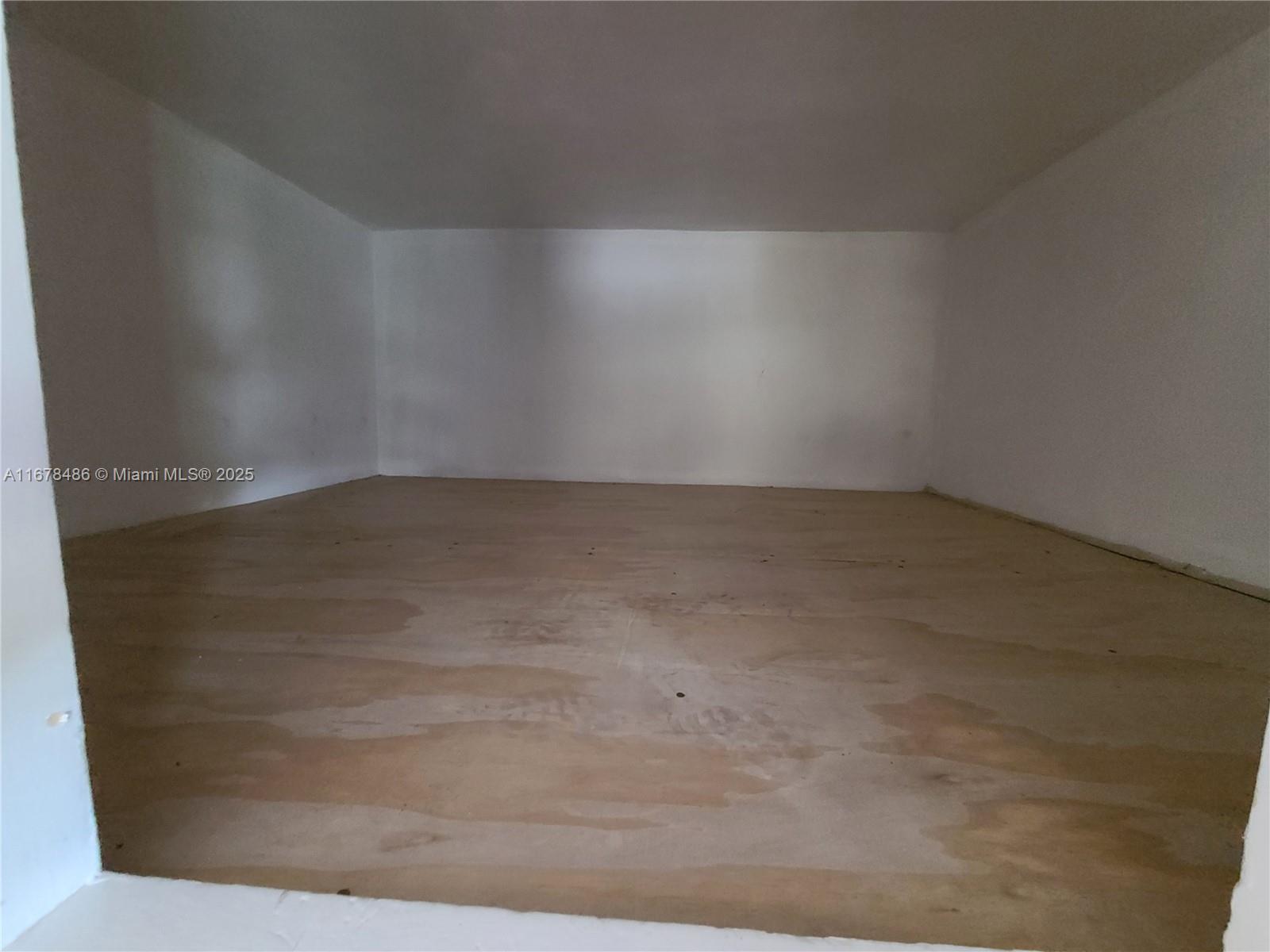 HOLLYWOOD COUNTRY ESTATES - Residential Lease