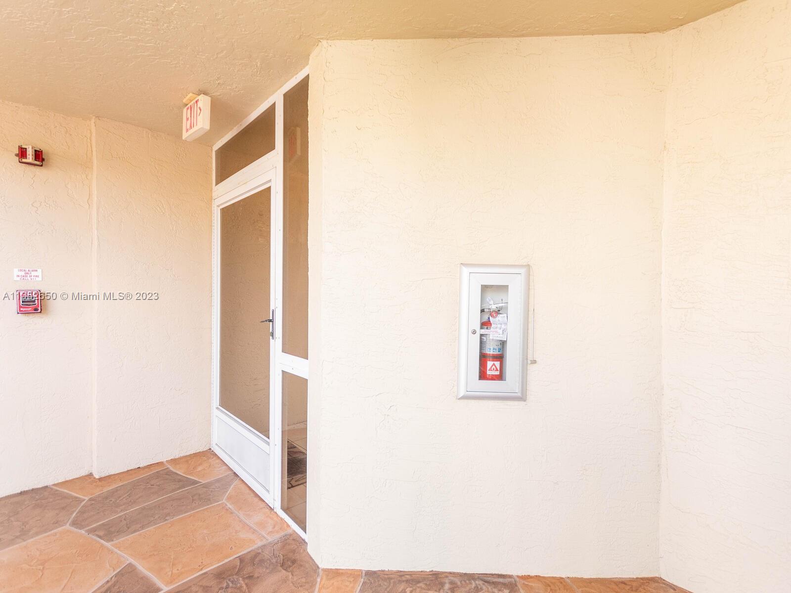 TRENT CONDOMINIUM E - Residential Lease