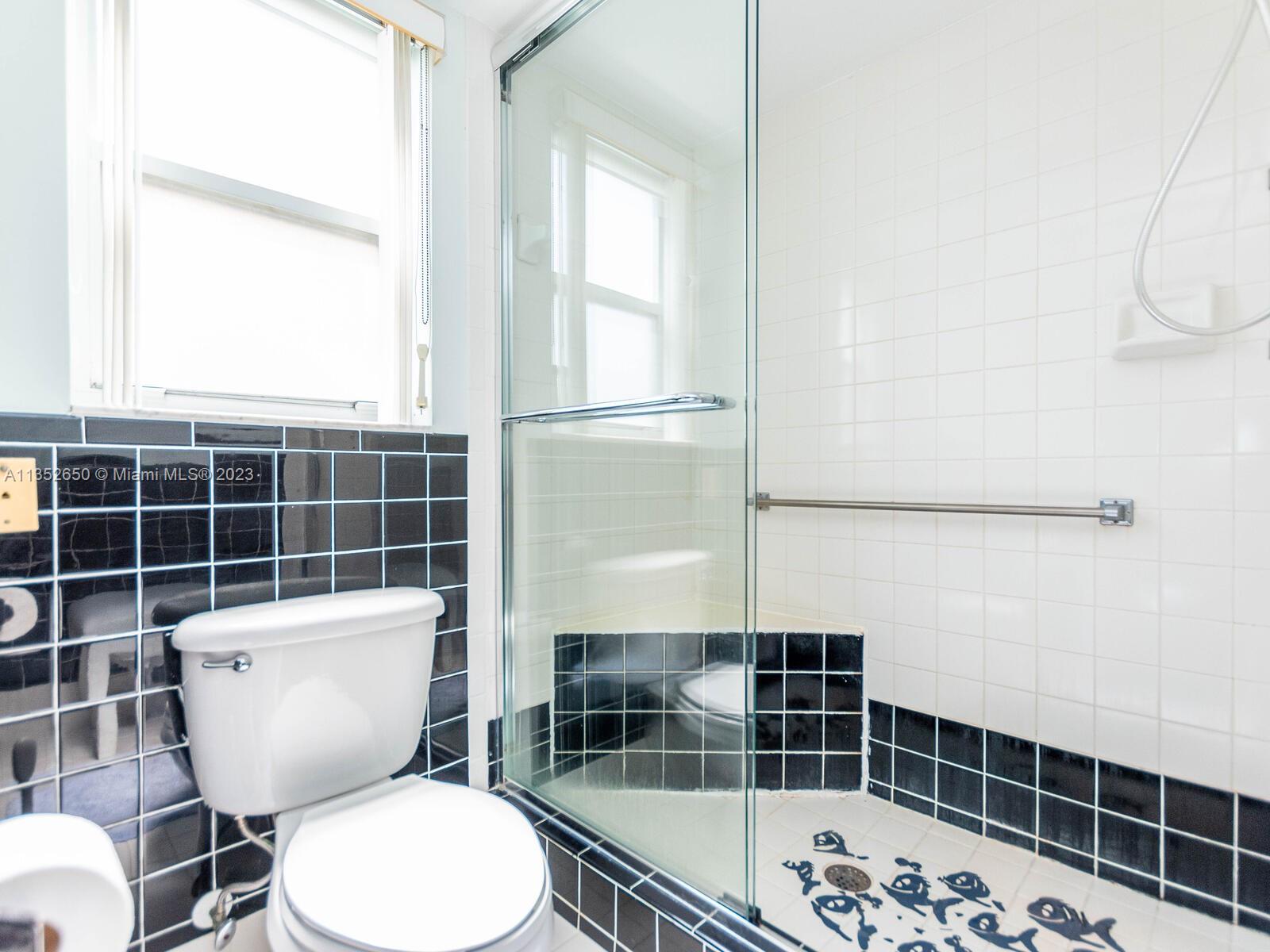 TRENT CONDOMINIUM E - Residential Lease