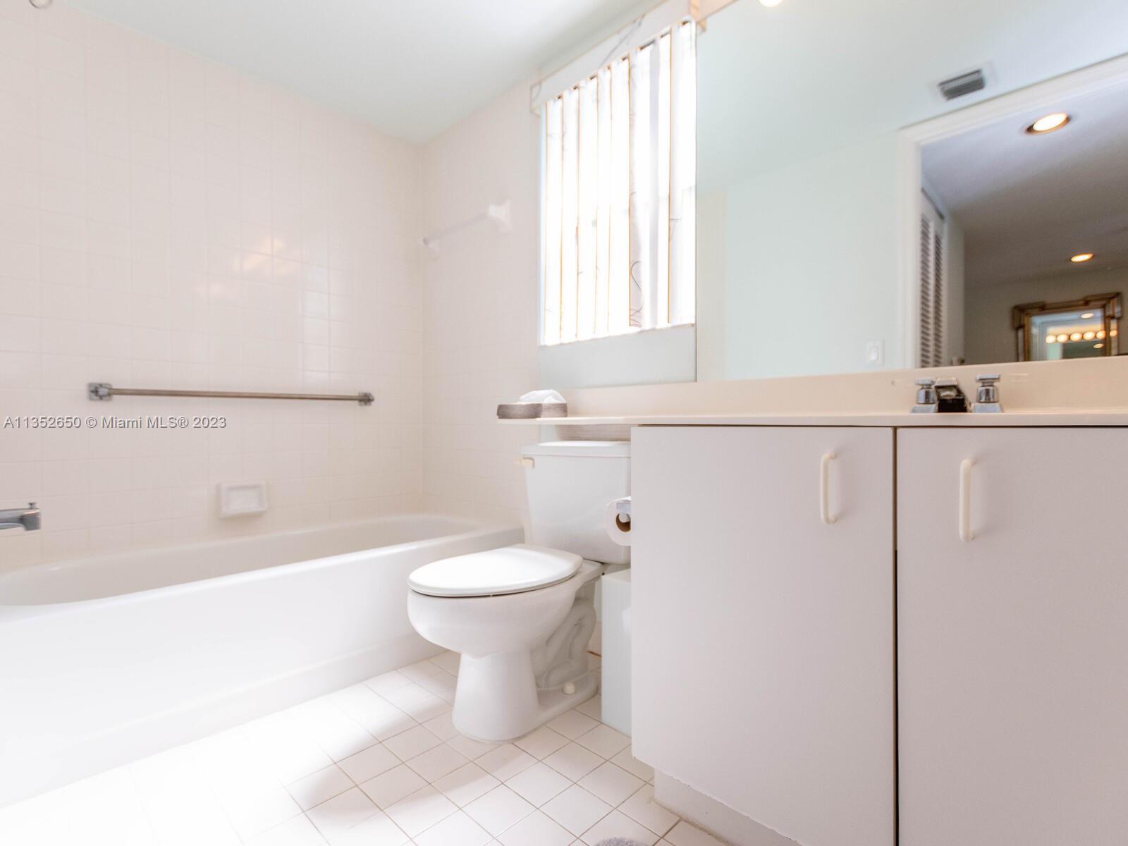 TRENT CONDOMINIUM E - Residential Lease