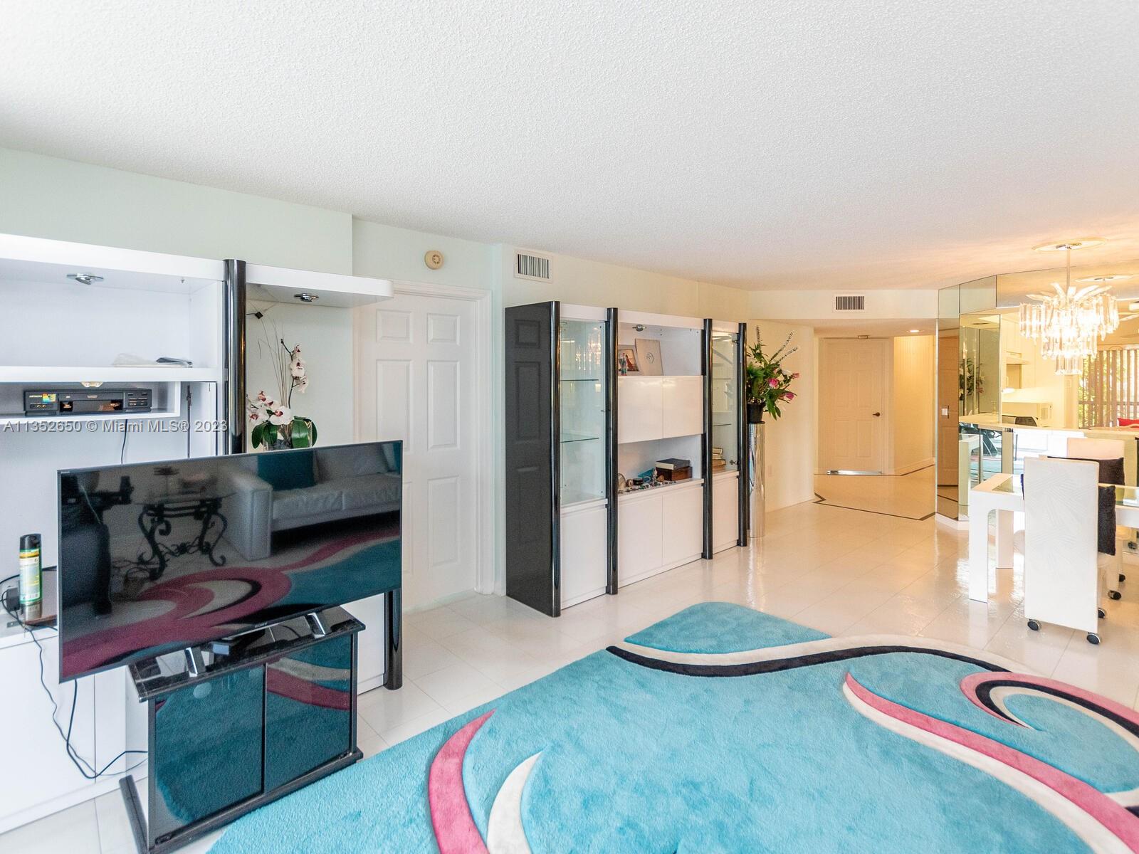 TRENT CONDOMINIUM E - Residential Lease