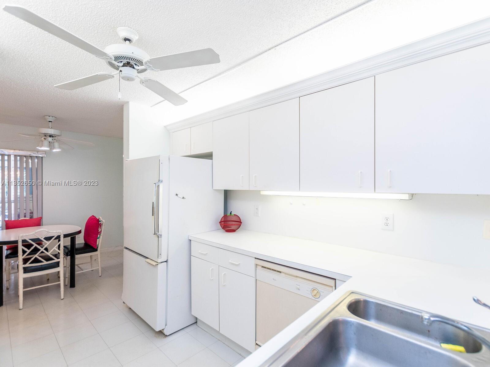 TRENT CONDOMINIUM E - Residential Lease