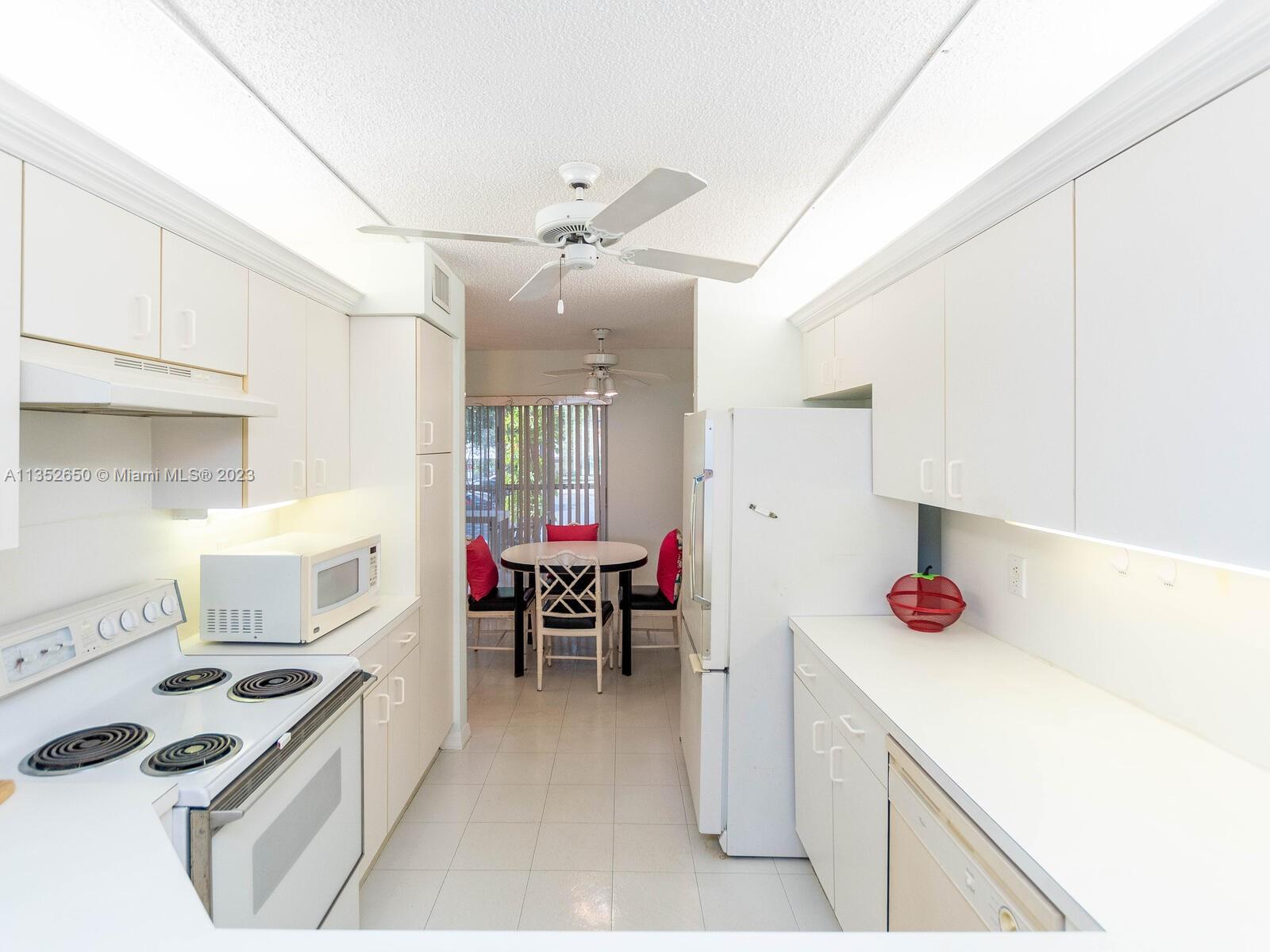 TRENT CONDOMINIUM E - Residential Lease