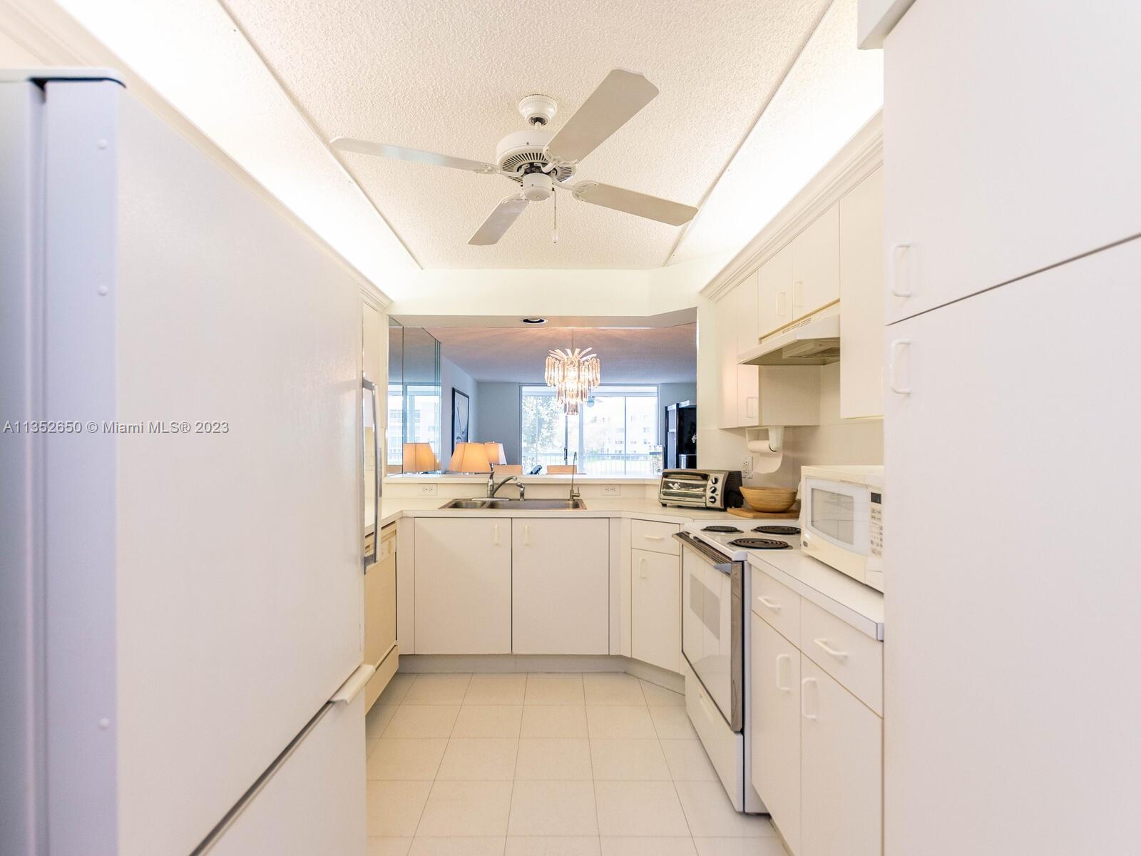 TRENT CONDOMINIUM E - Residential Lease