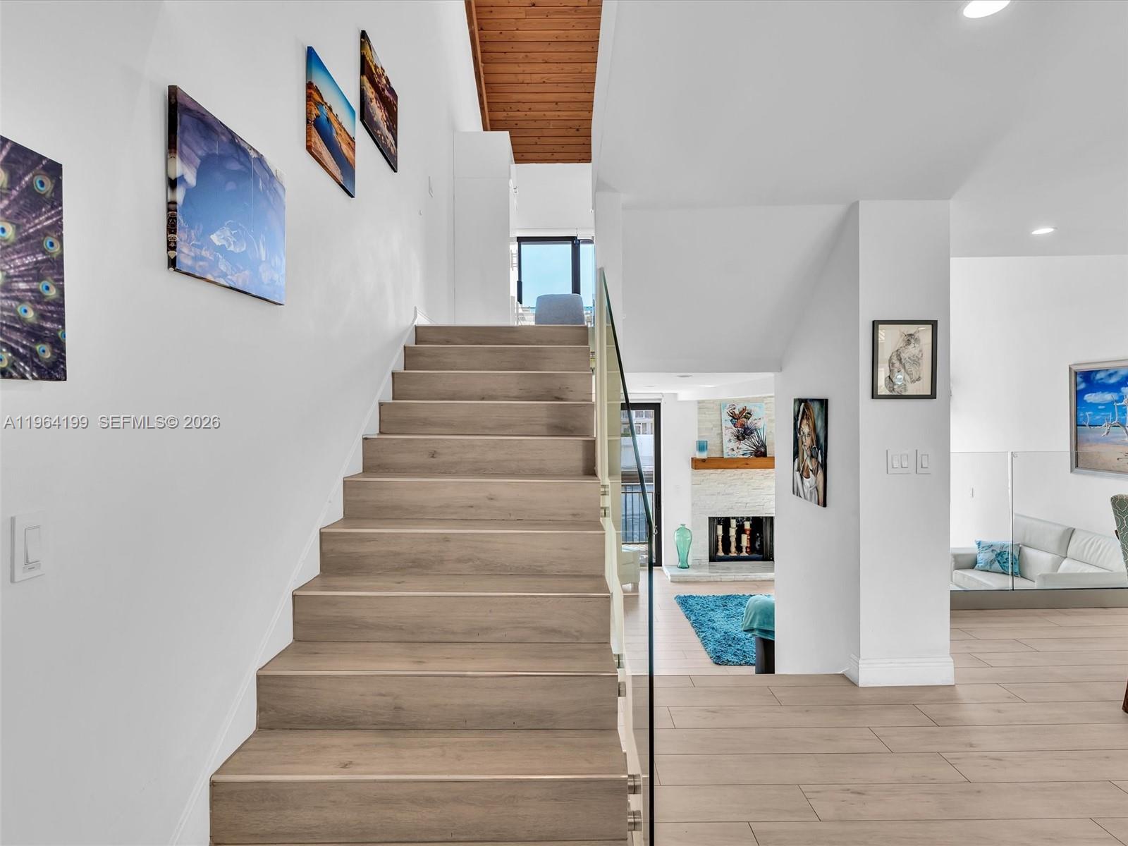 PORTSIDE YACHT CLUB - Residential