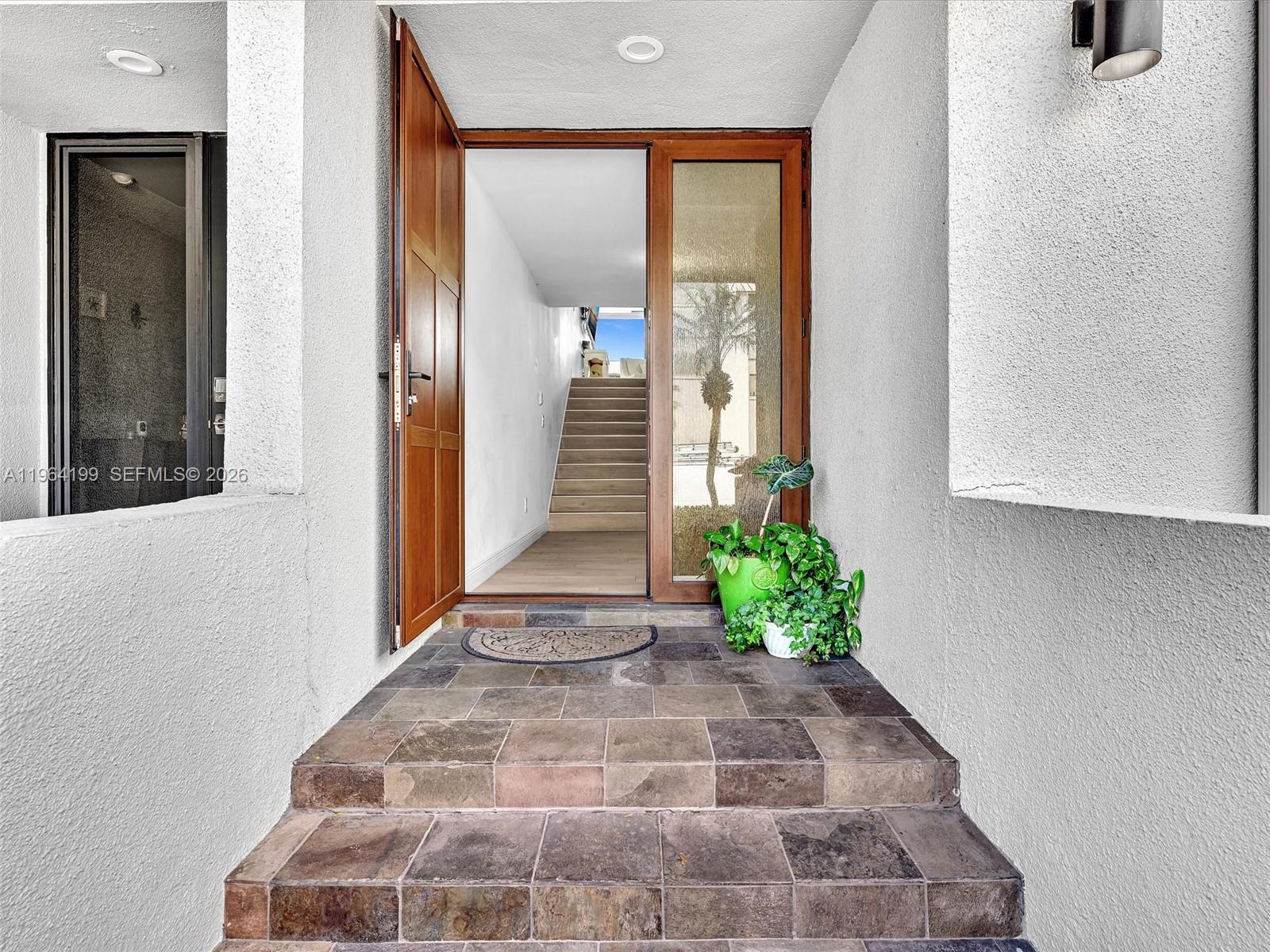 PORTSIDE YACHT CLUB - Residential