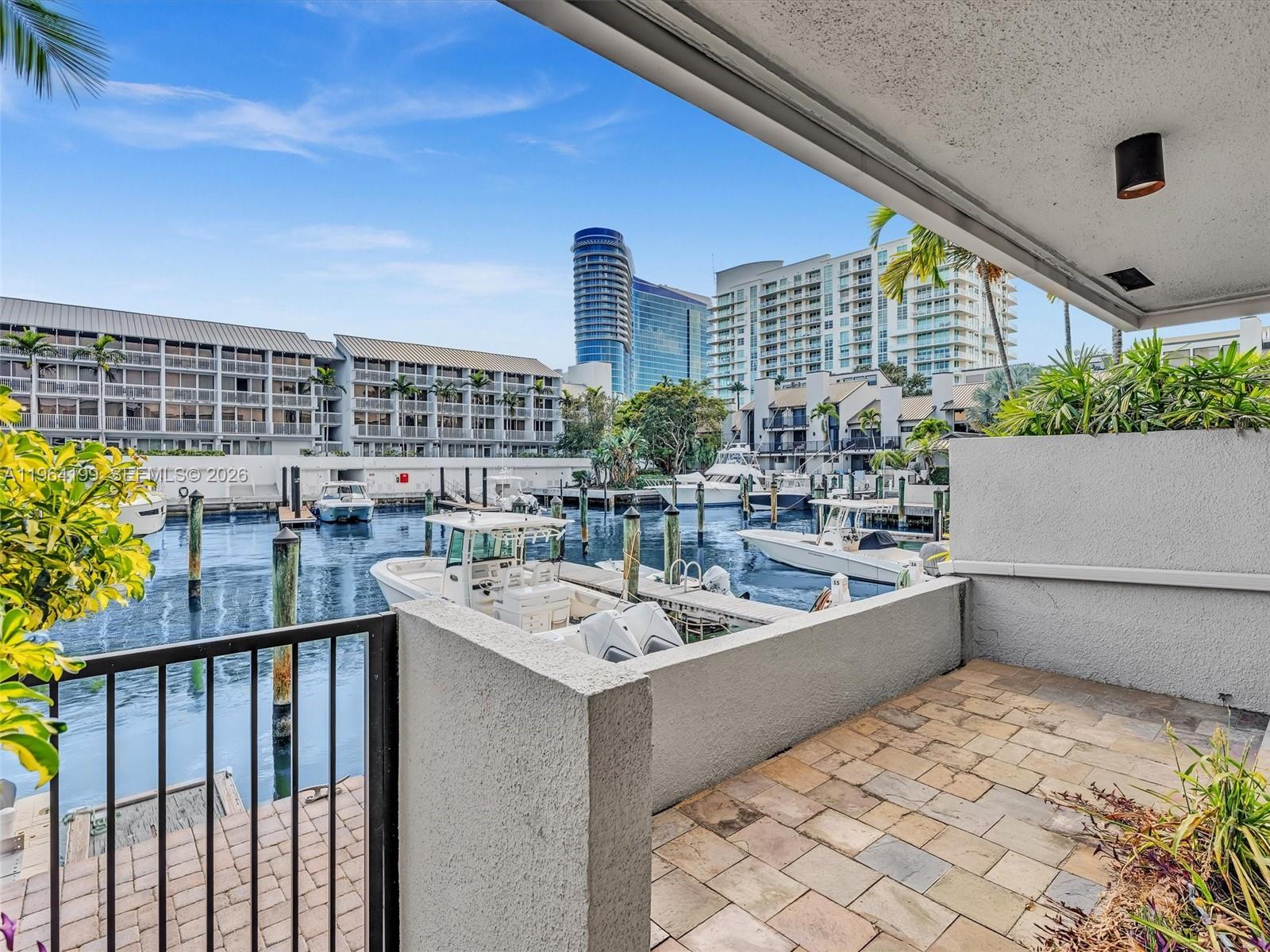 PORTSIDE YACHT CLUB - Residential