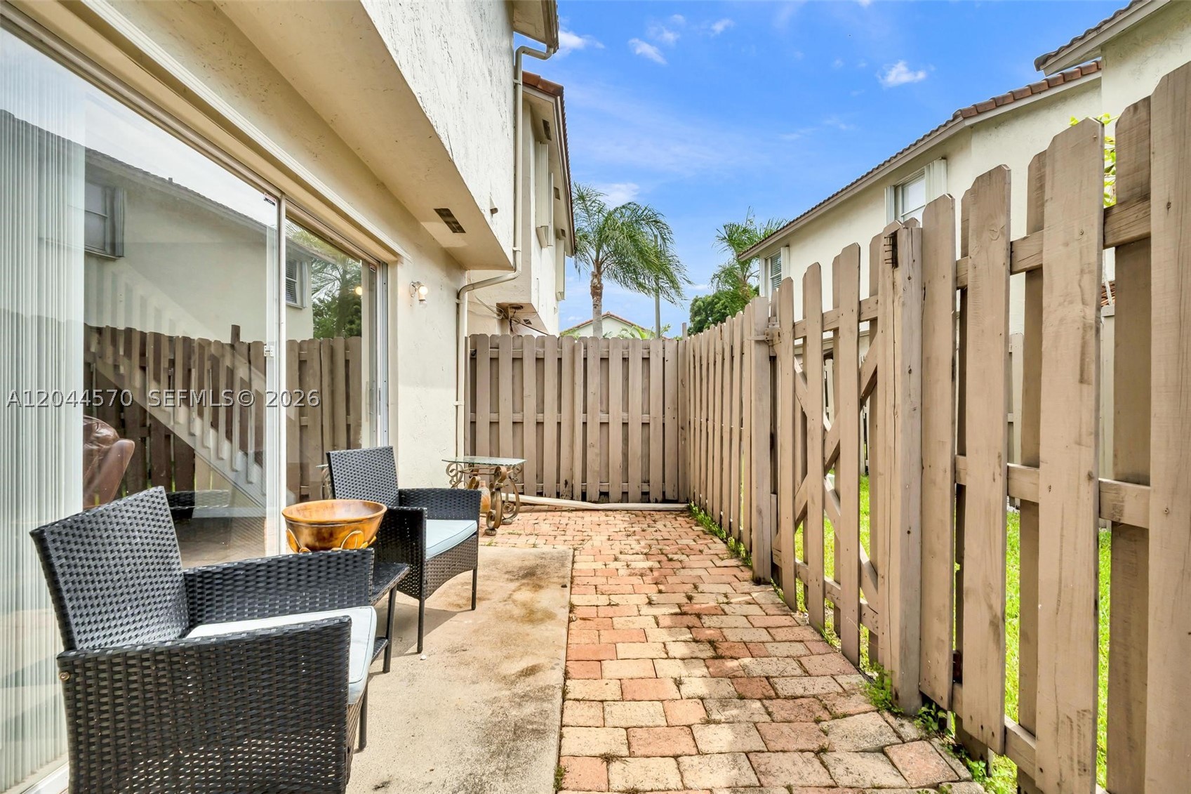 PEMBROKE POINTE - Residential