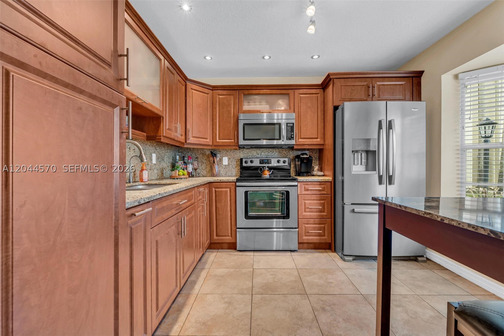 PEMBROKE POINTE - Residential