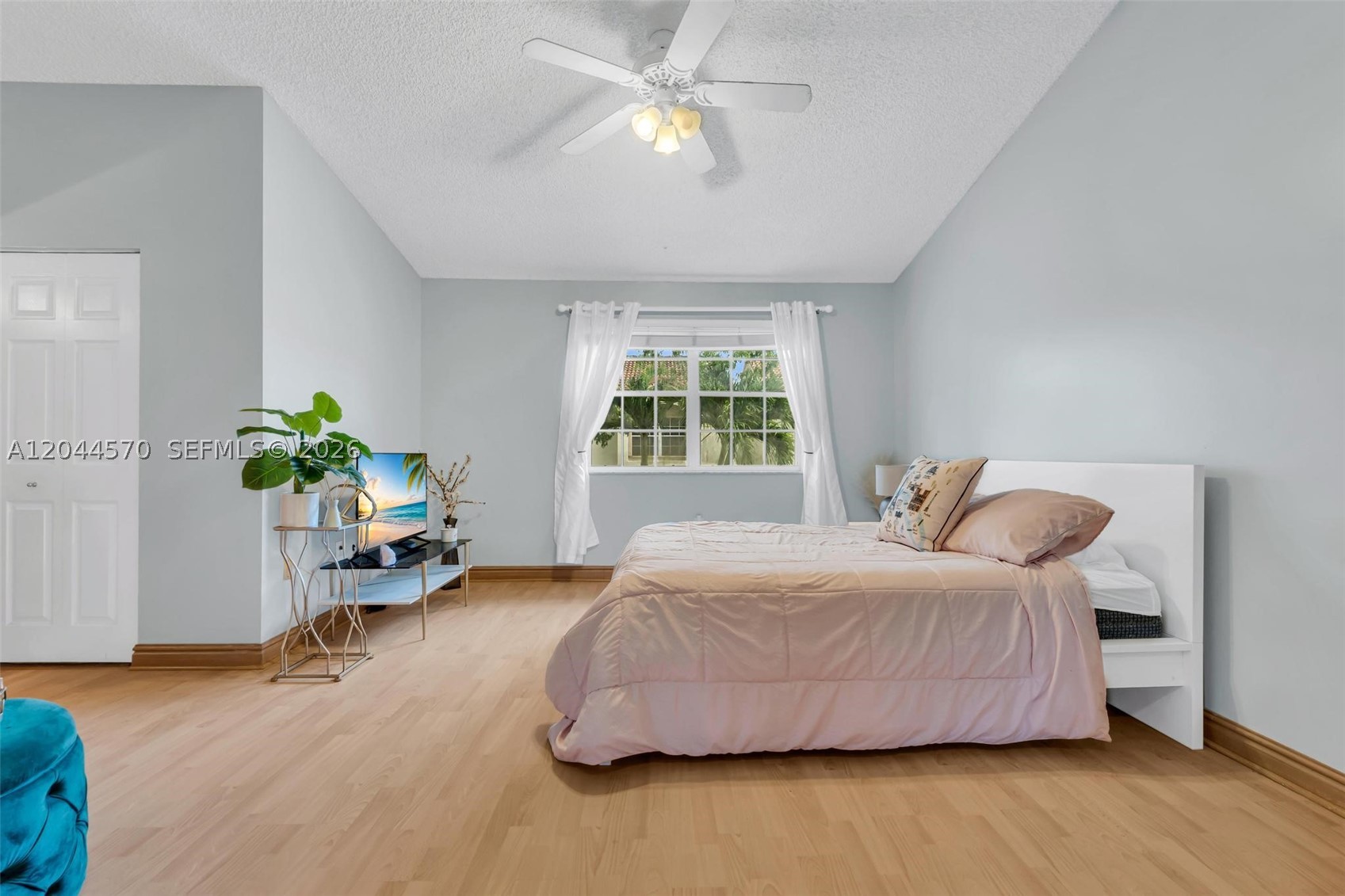 PEMBROKE POINTE - Residential