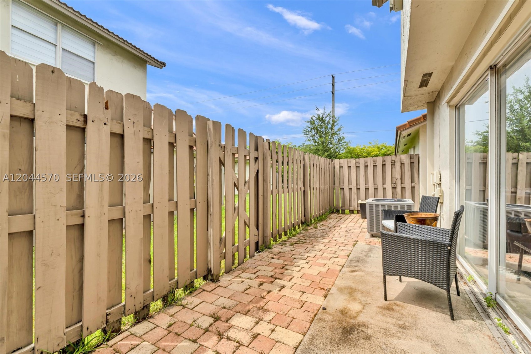 PEMBROKE POINTE - Residential