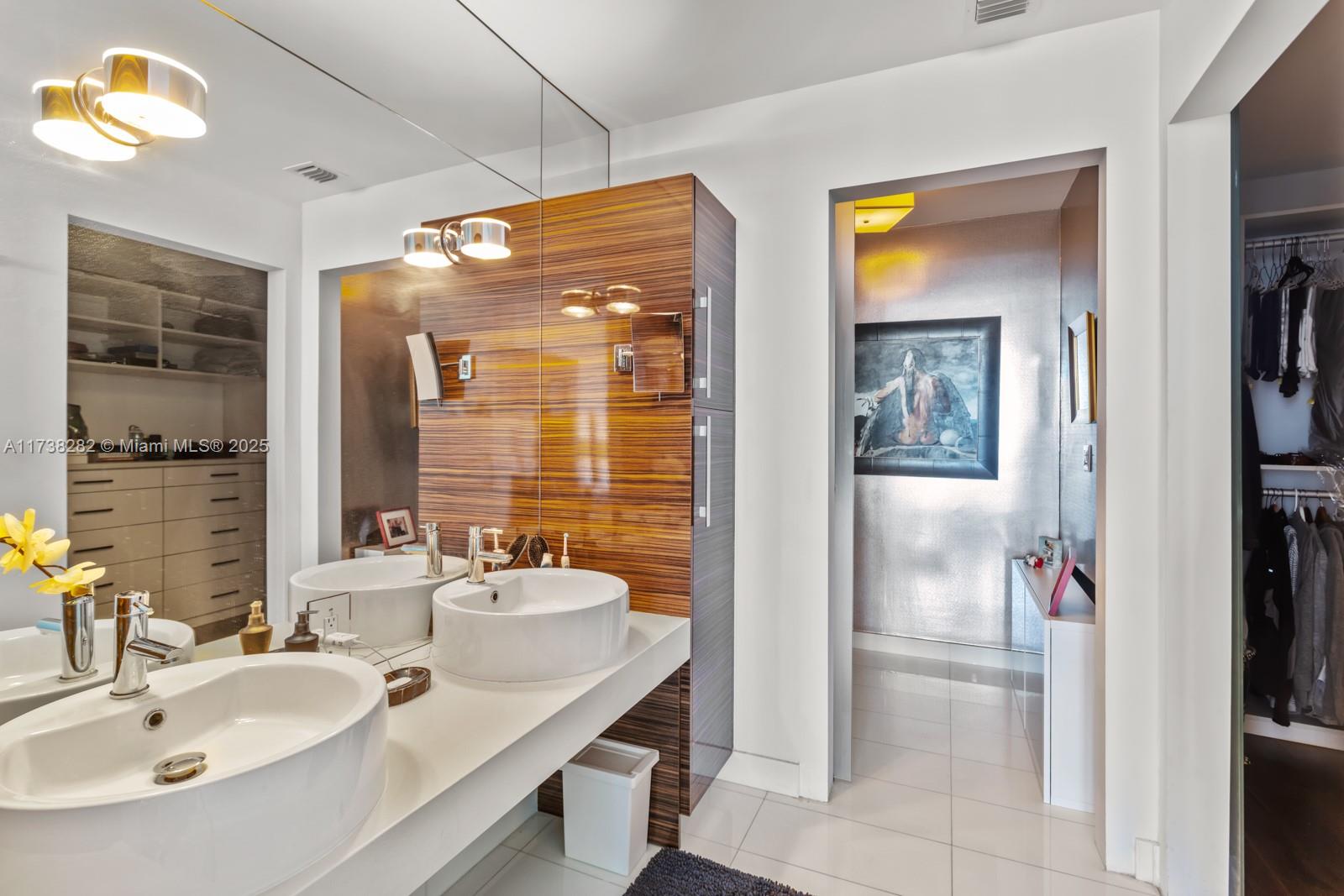 PARAMOUNT BAY CONDO - Residential