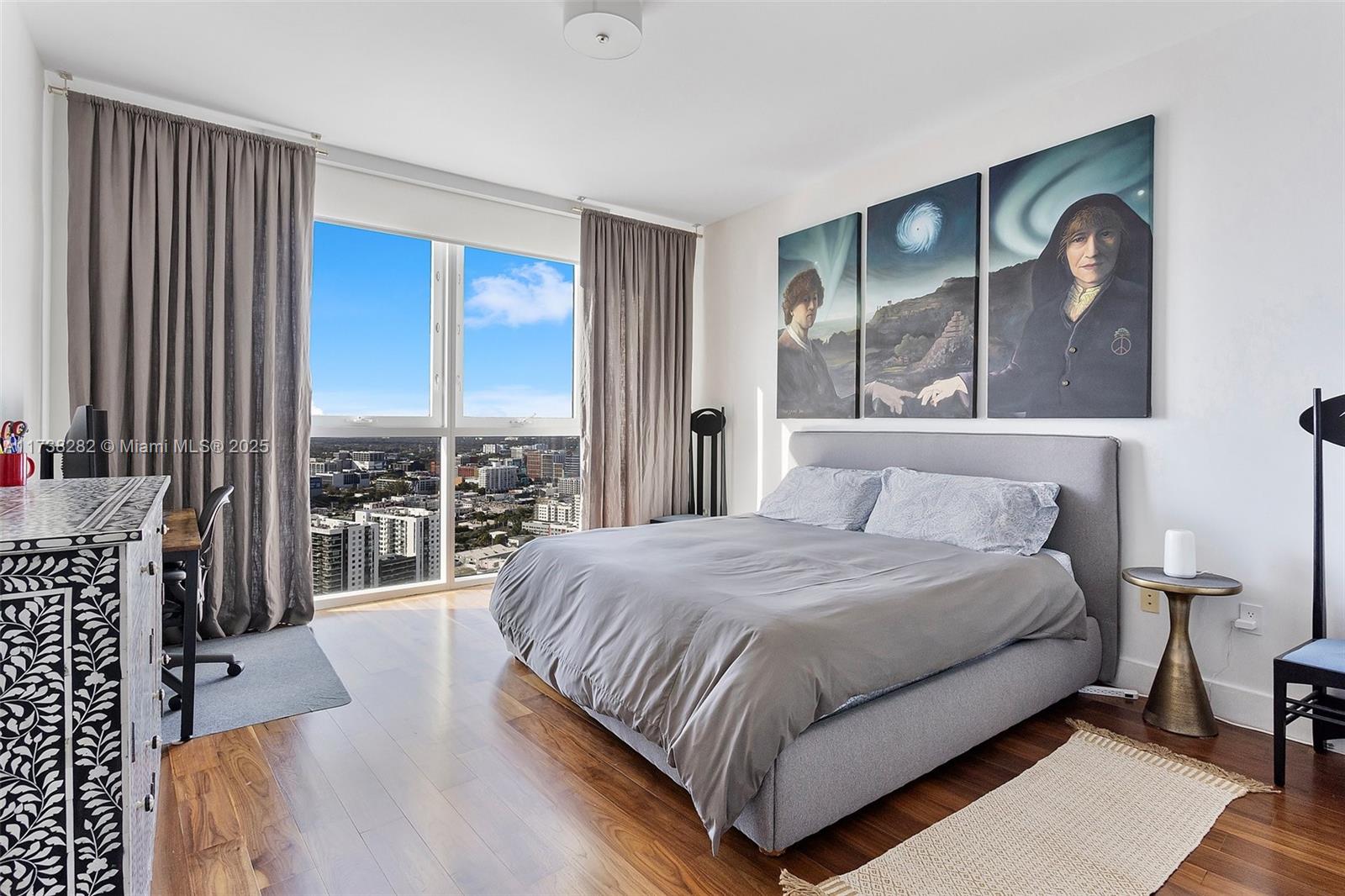PARAMOUNT BAY CONDO - Residential