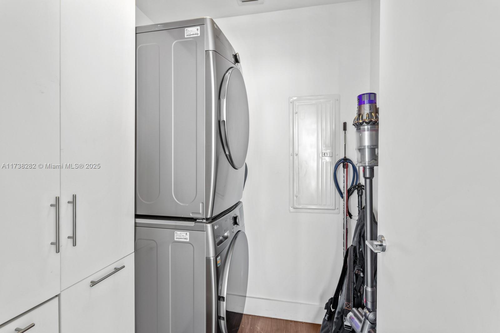 PARAMOUNT BAY CONDO - Residential
