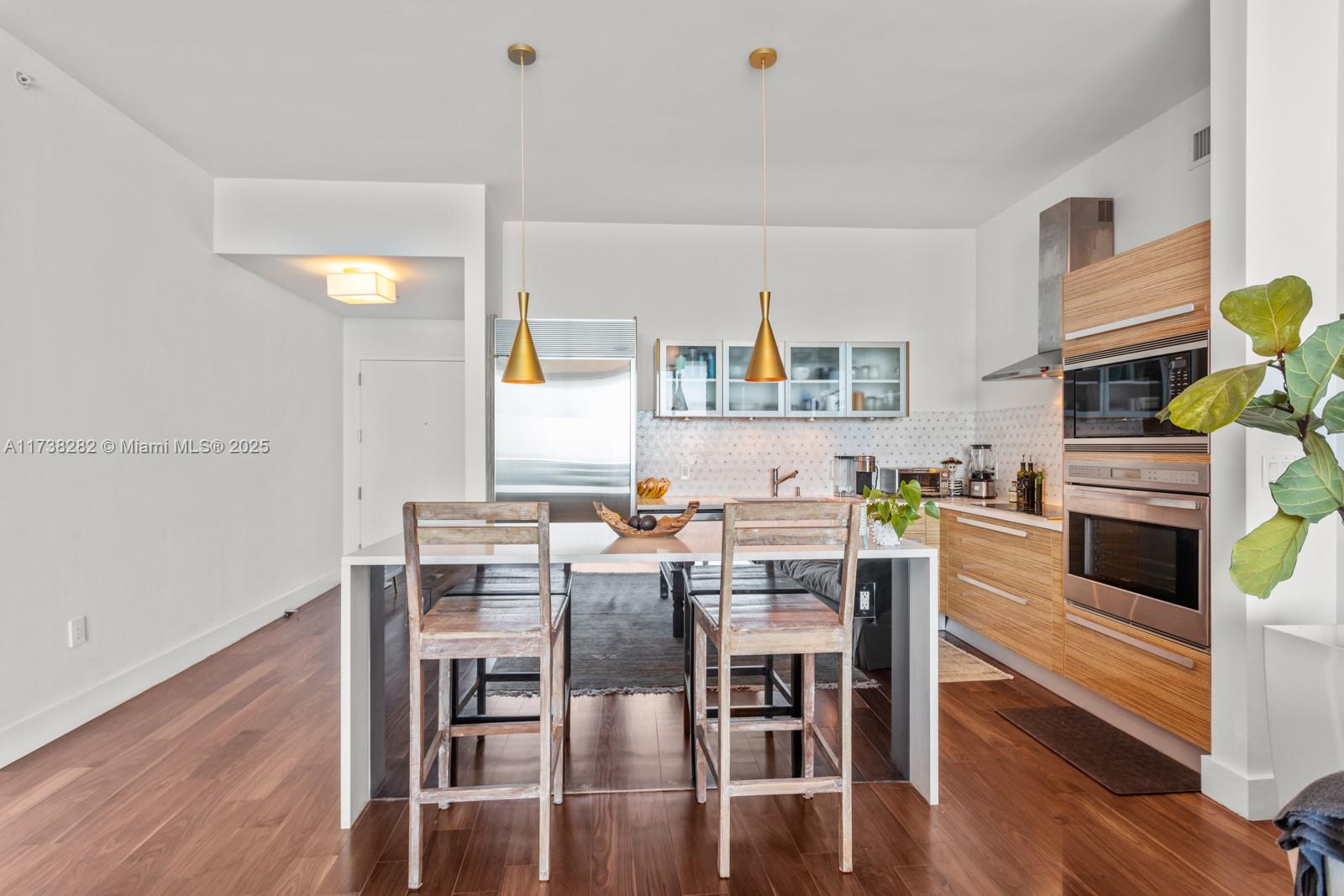 PARAMOUNT BAY CONDO - Residential