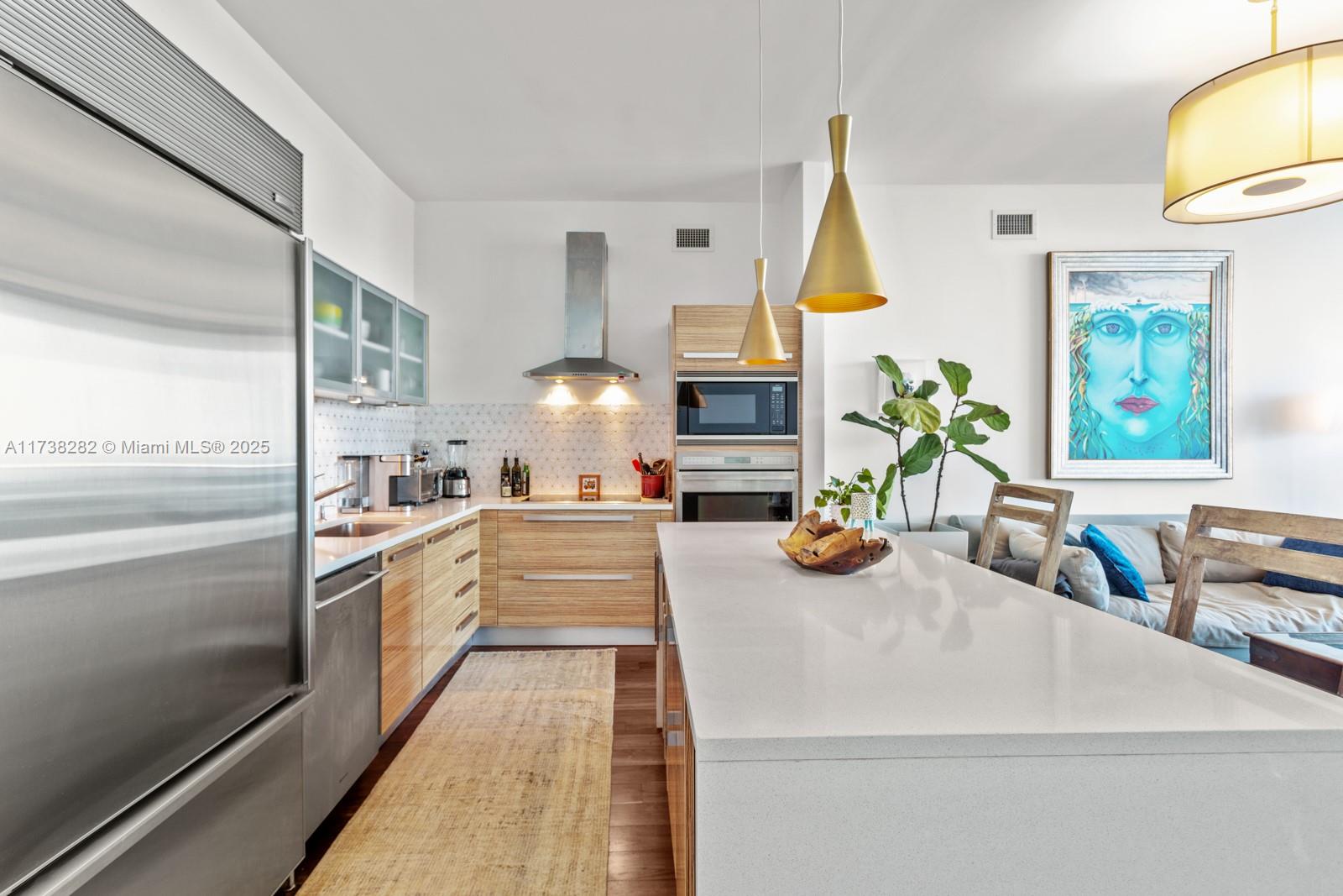 PARAMOUNT BAY CONDO - Residential