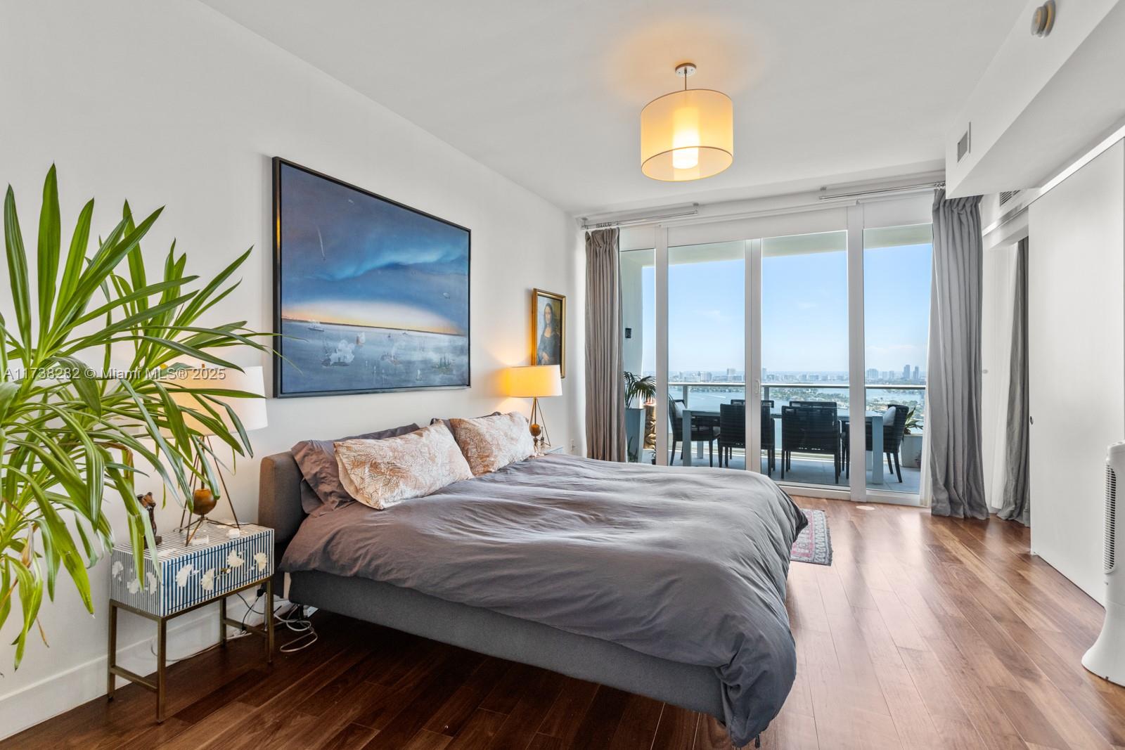 PARAMOUNT BAY CONDO - Residential