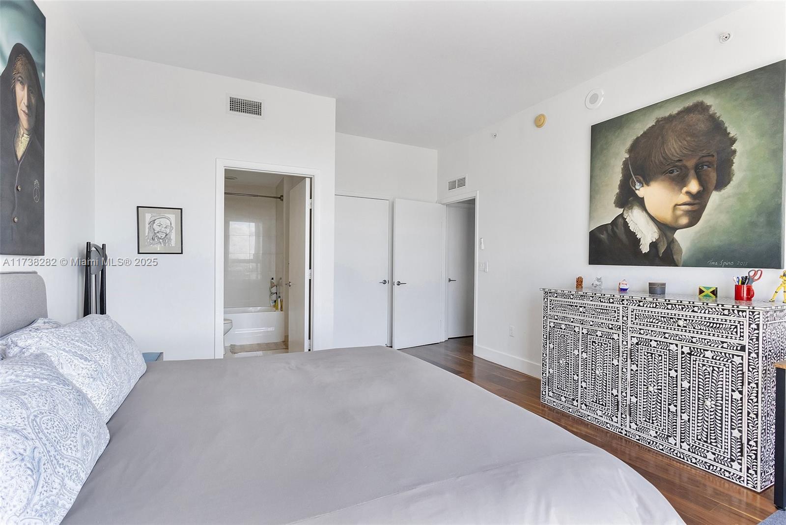 PARAMOUNT BAY CONDO - Residential