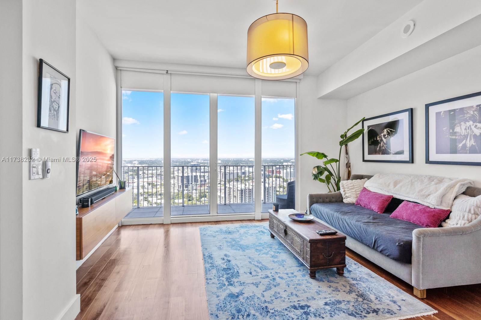 PARAMOUNT BAY CONDO - Residential