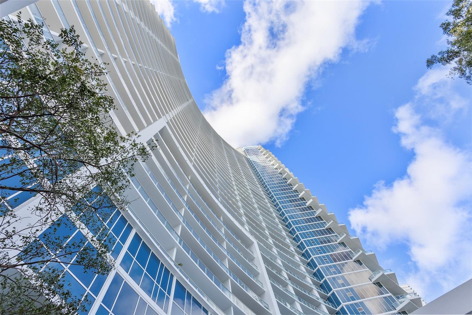 PARAMOUNT BAY CONDO - Residential