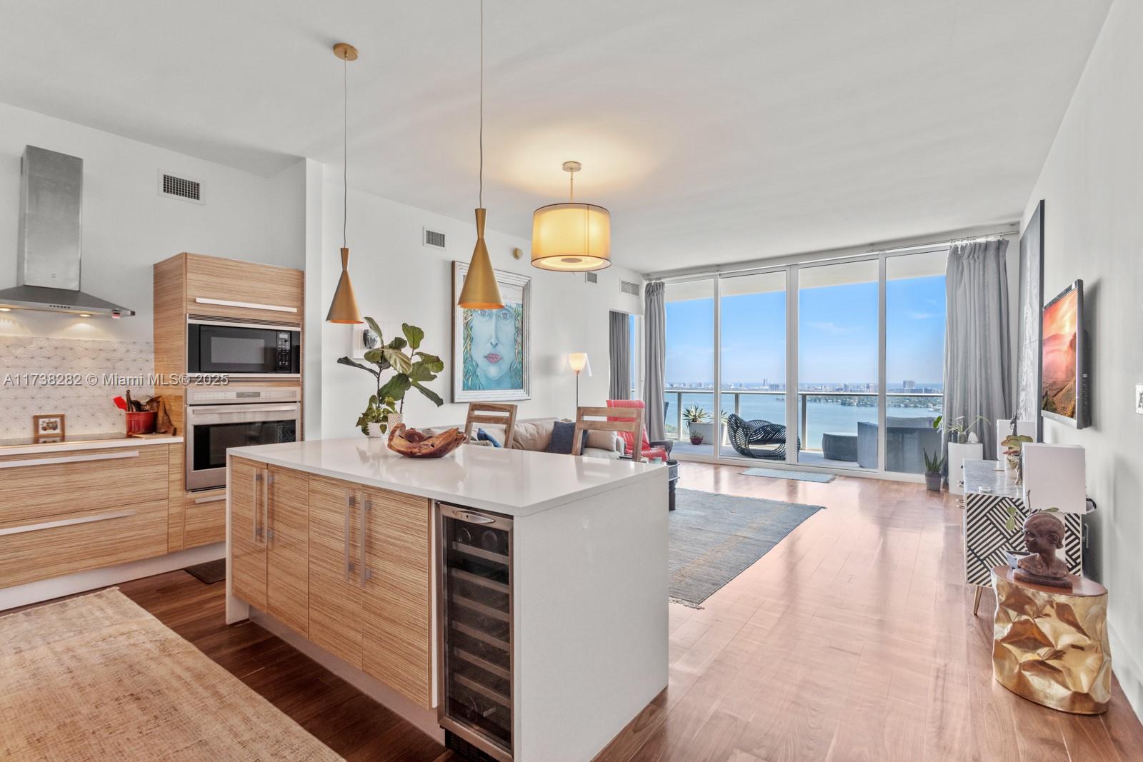 PARAMOUNT BAY CONDO - Residential