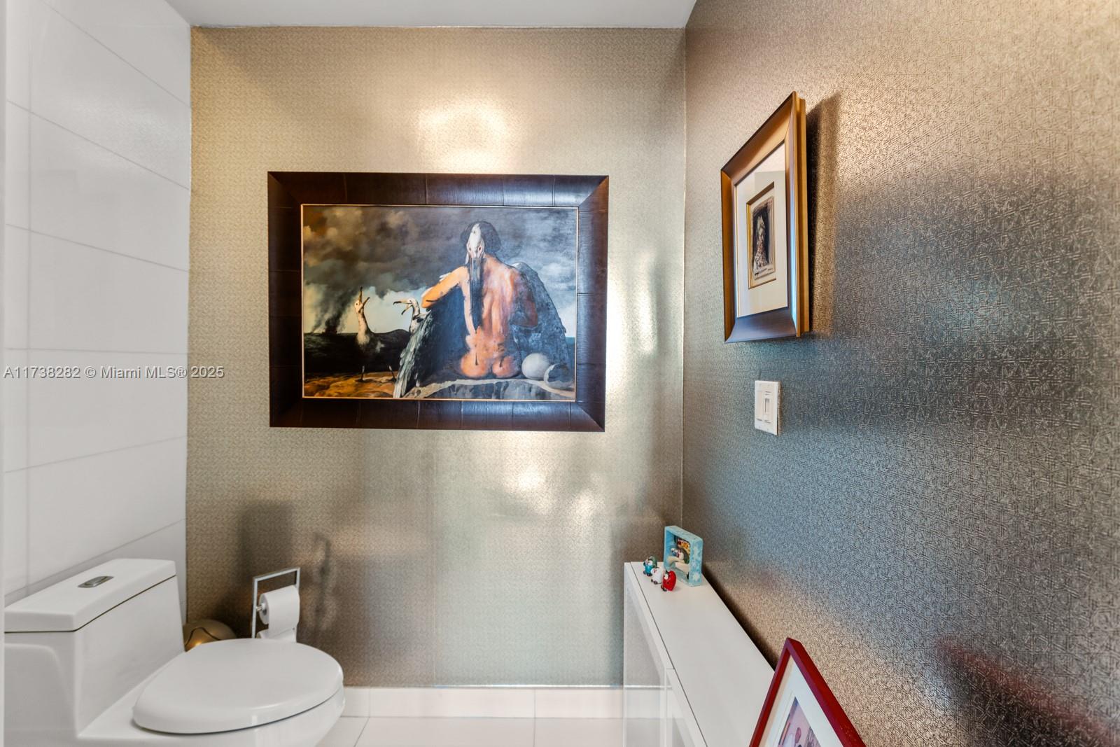 PARAMOUNT BAY CONDO - Residential