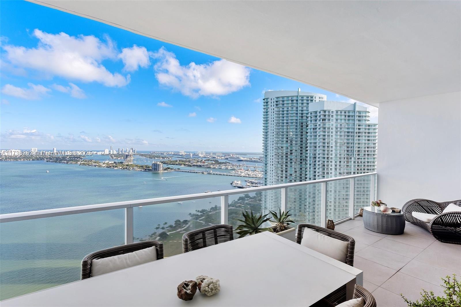 PARAMOUNT BAY CONDO - Residential