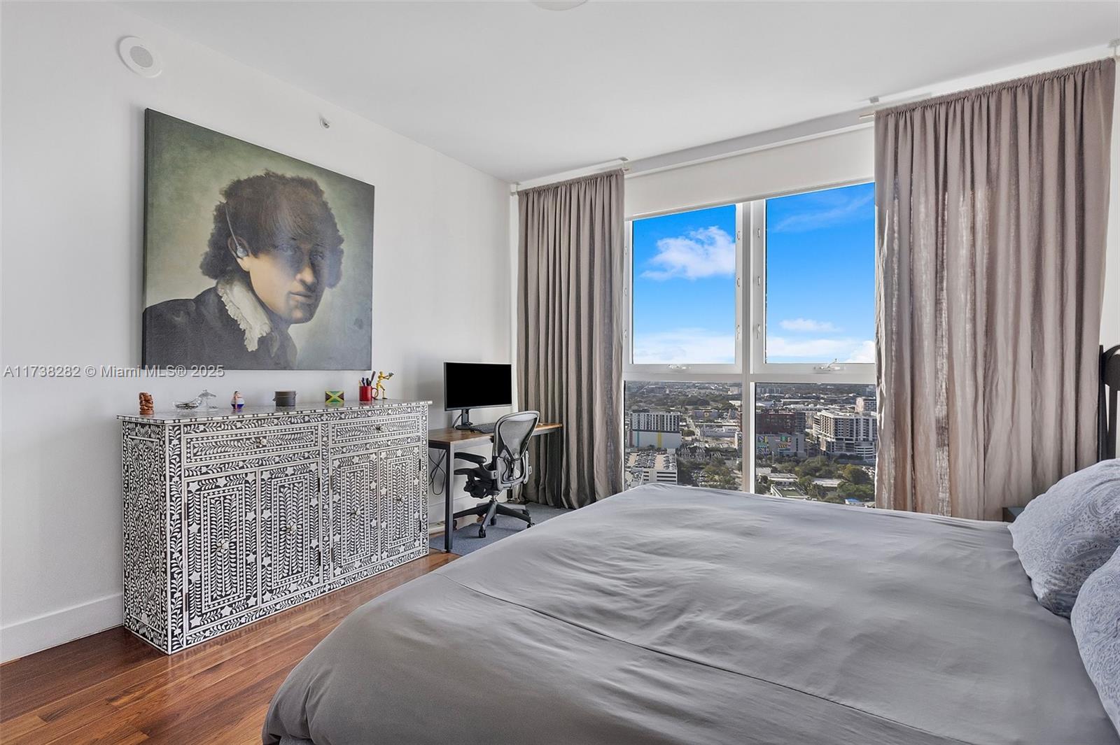 PARAMOUNT BAY CONDO - Residential