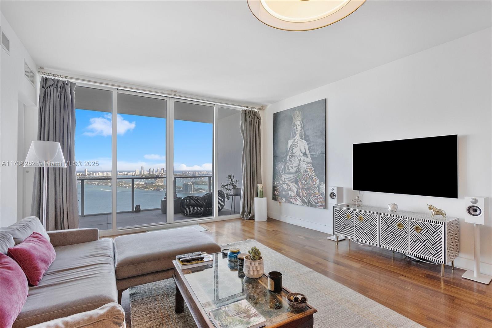 PARAMOUNT BAY CONDO - Residential