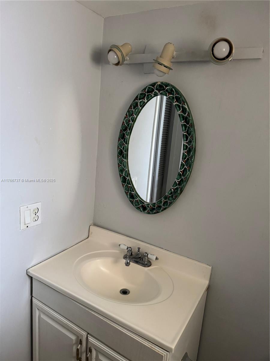 RIVIERA TOWERS CONDO - Residential Lease