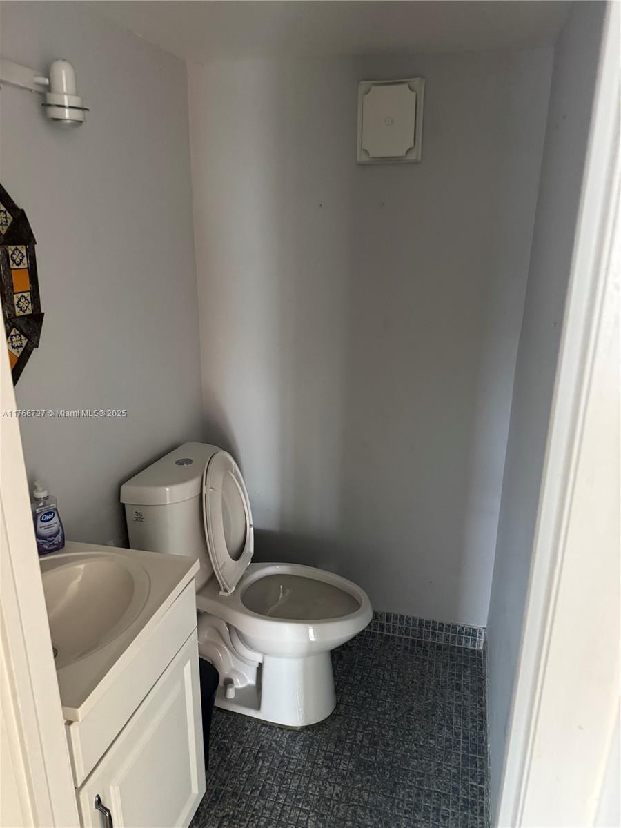 RIVIERA TOWERS CONDO - Residential Lease
