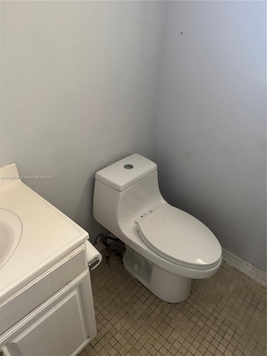 RIVIERA TOWERS CONDO - Residential Lease