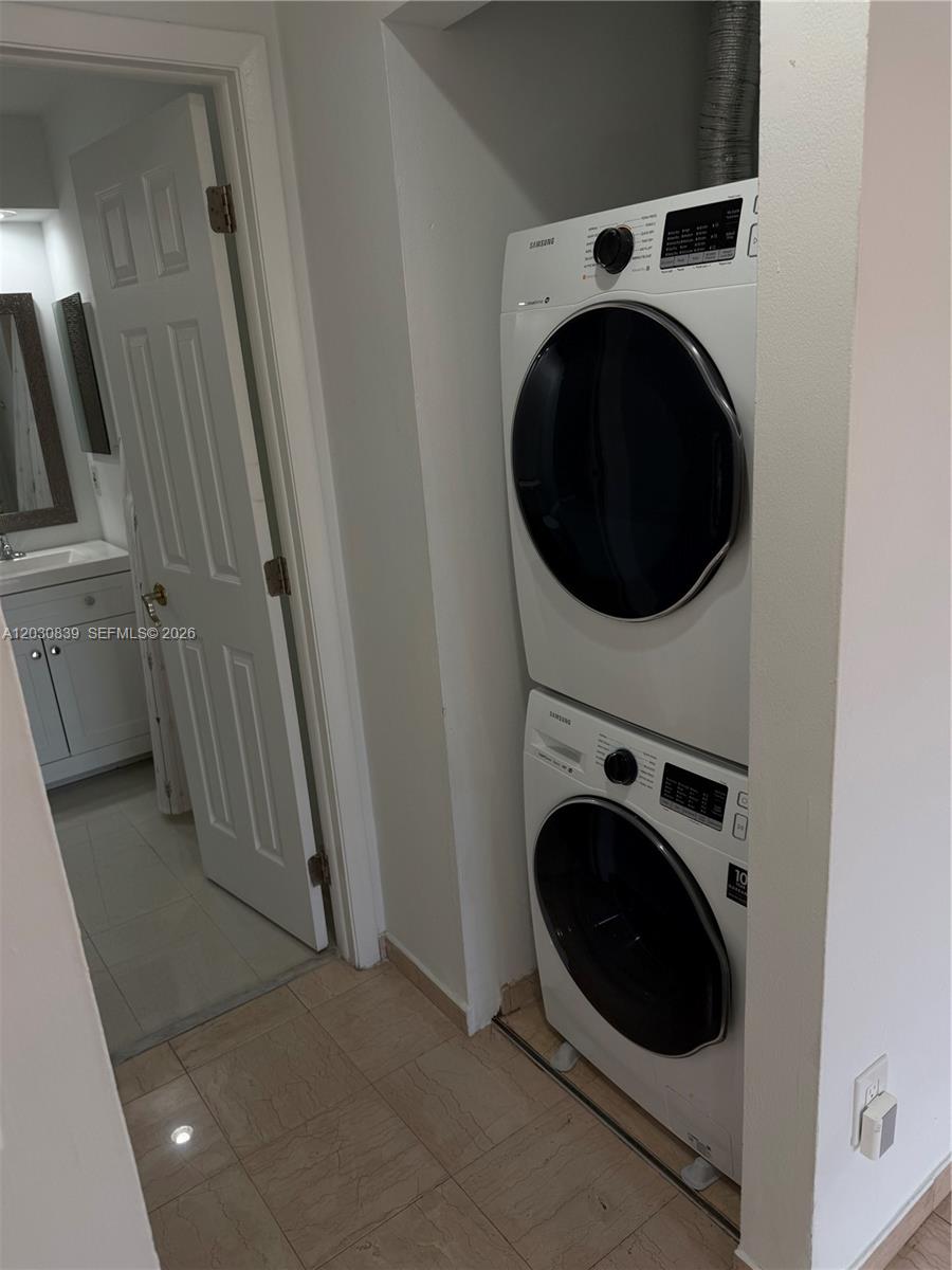 LKS OF MEADOW VILG HOMES - Residential Lease