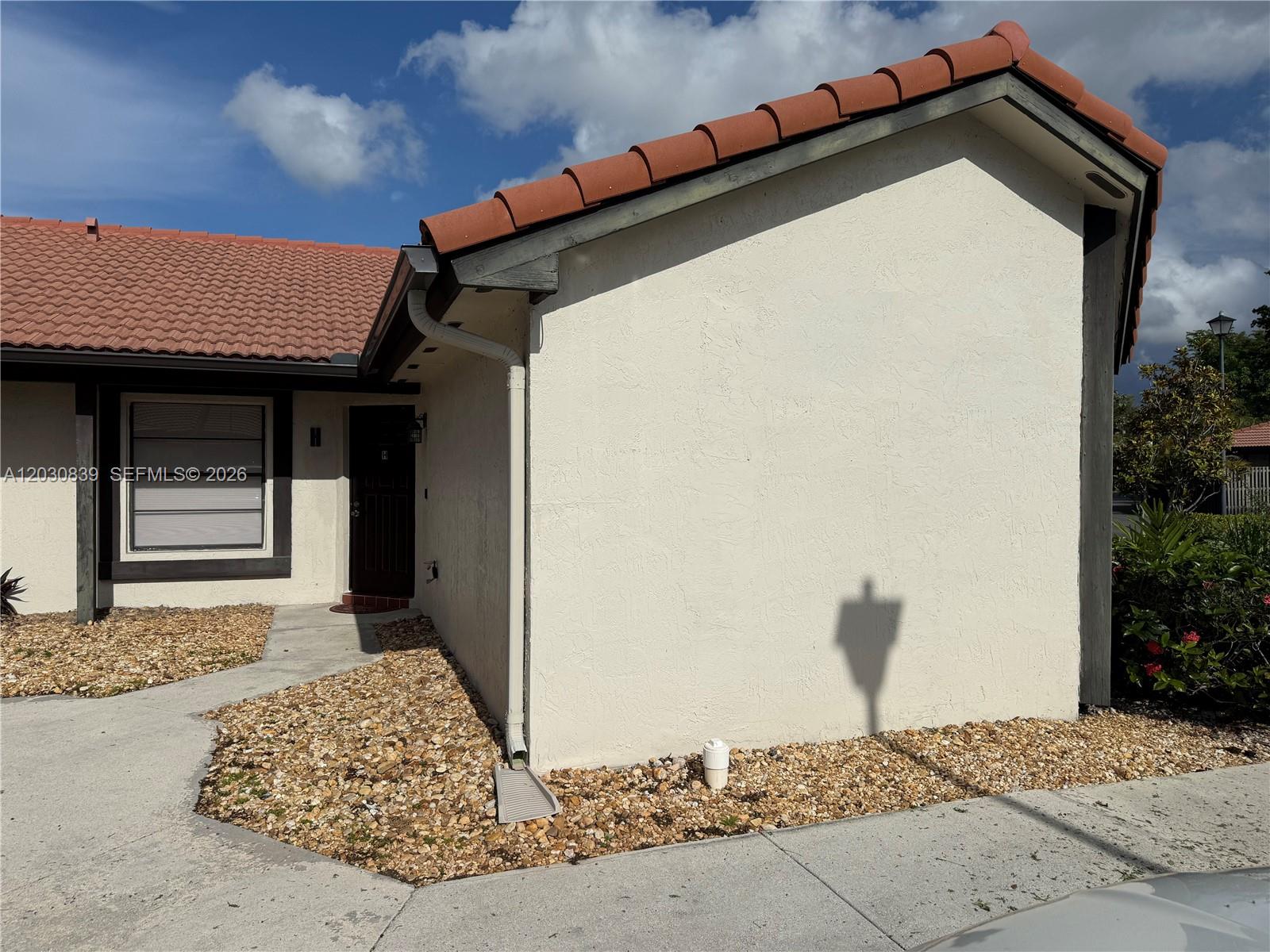 LKS OF MEADOW VILG HOMES - Residential Lease