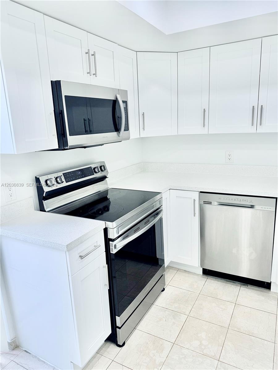 LKS OF MEADOW VILG HOMES - Residential Lease