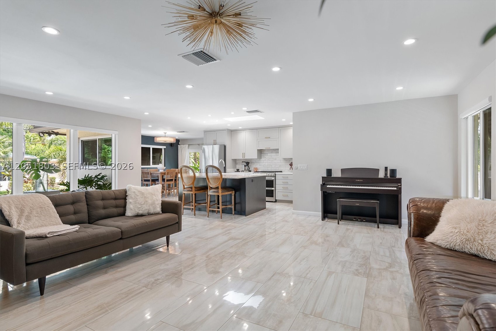 HOLLYWOOD LAKES SECTION - Residential