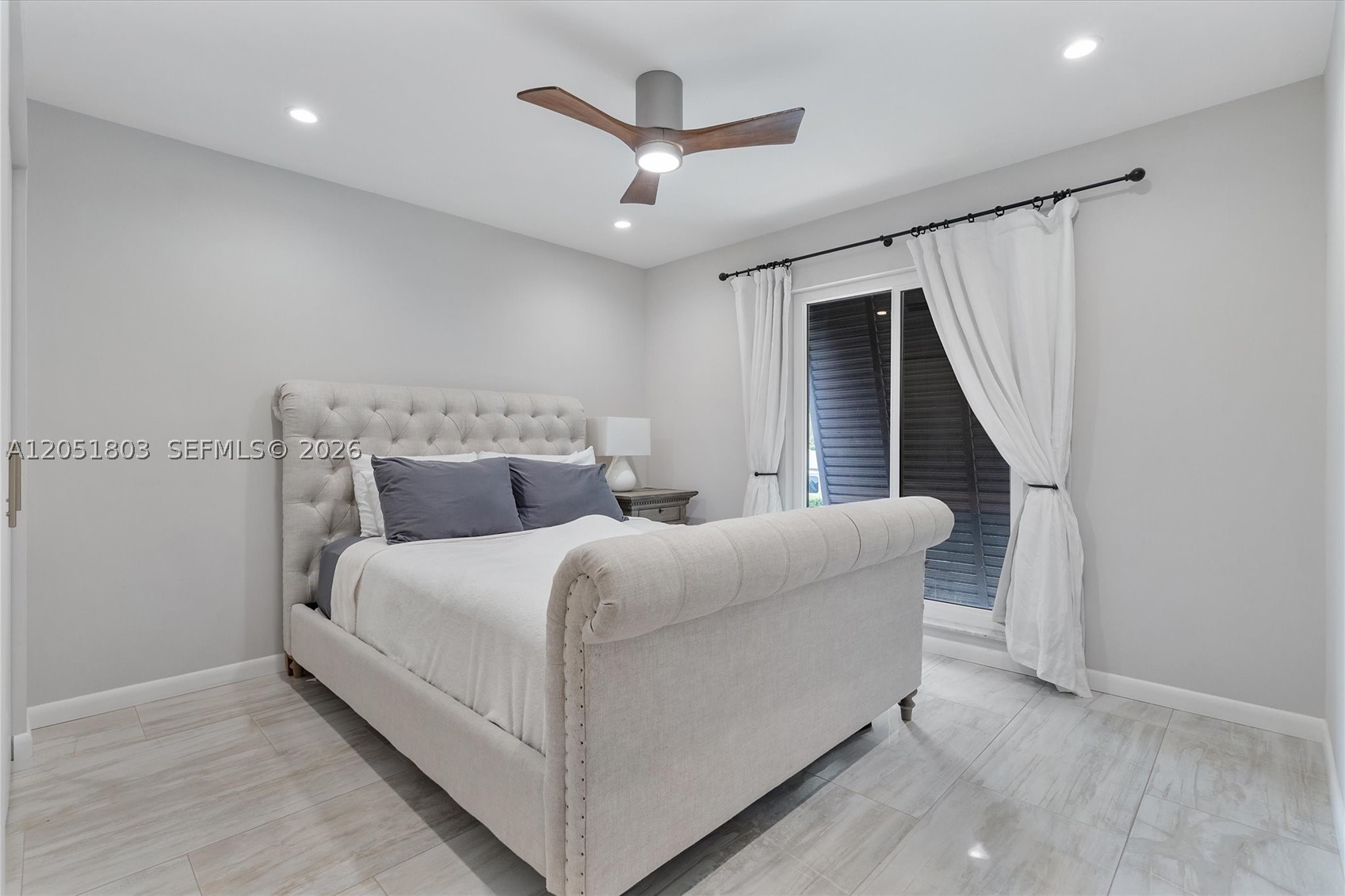 HOLLYWOOD LAKES SECTION - Residential