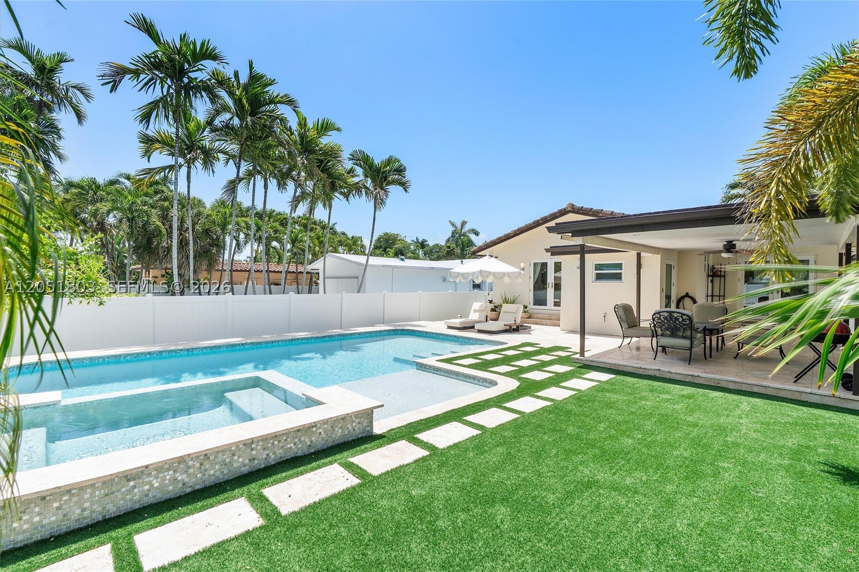 HOLLYWOOD LAKES SECTION - Residential