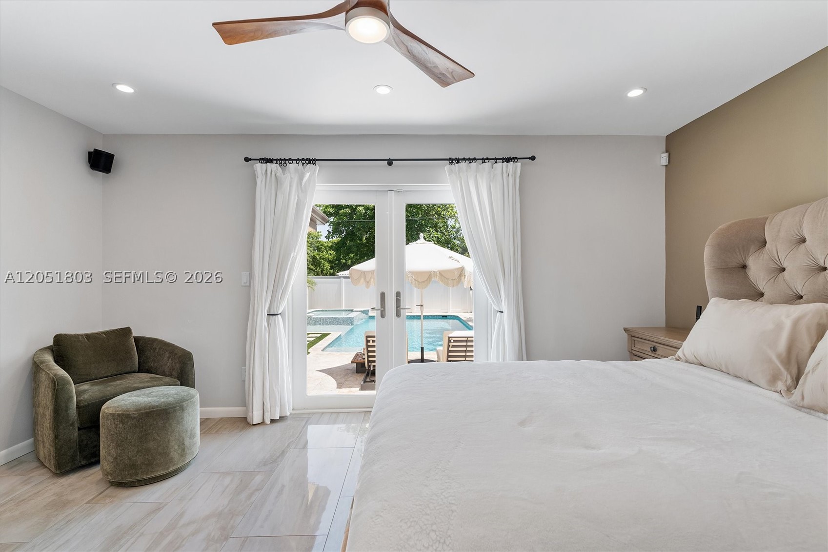 HOLLYWOOD LAKES SECTION - Residential