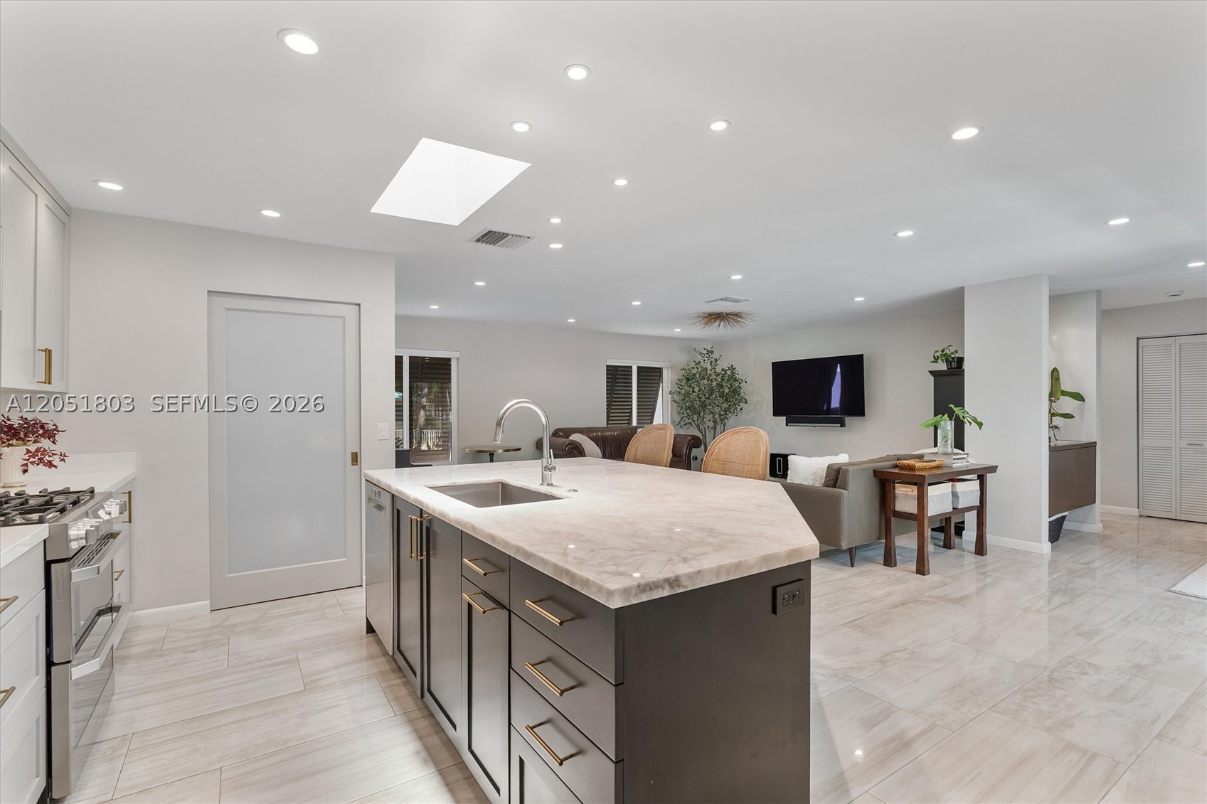 HOLLYWOOD LAKES SECTION - Residential