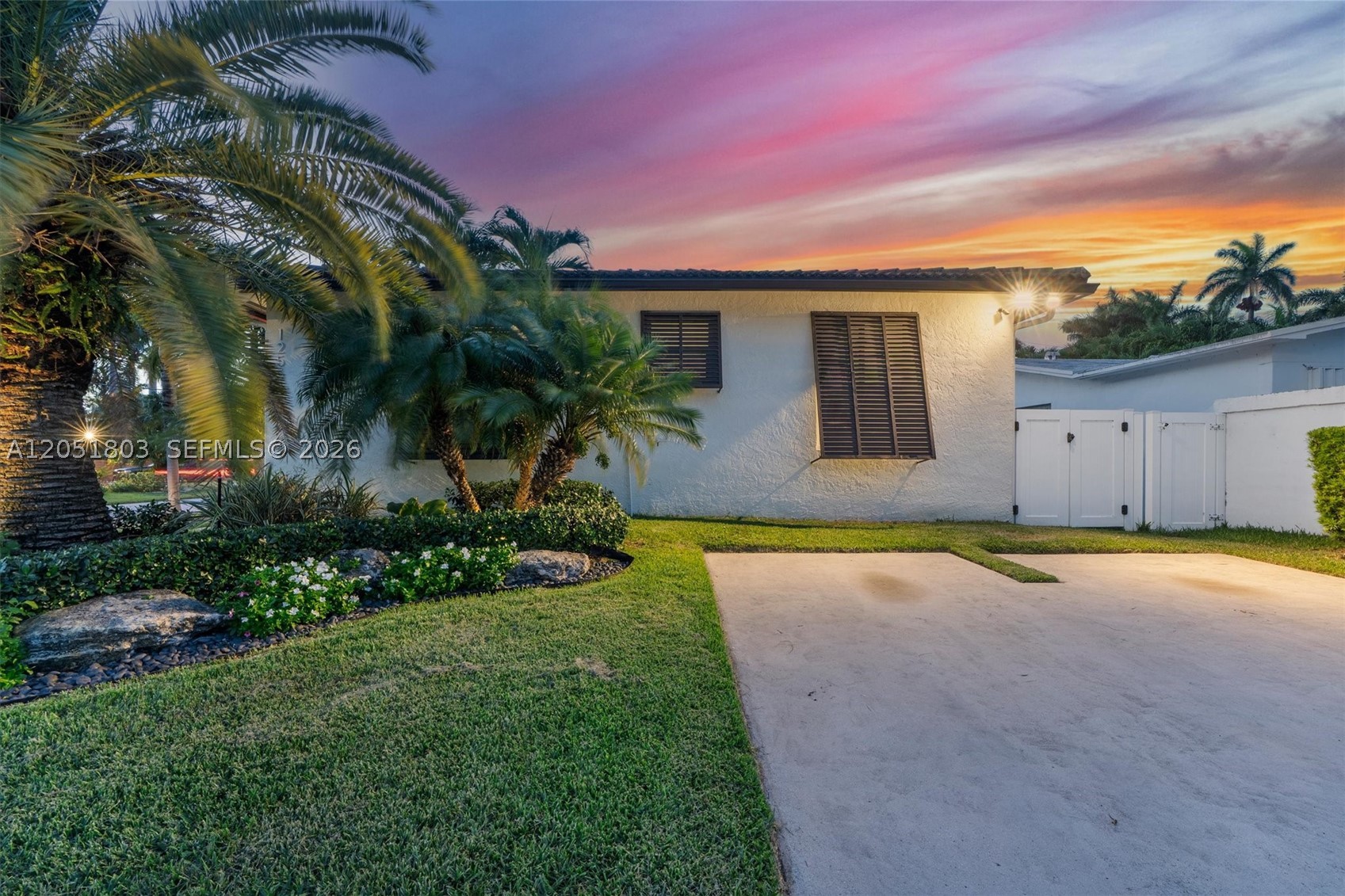 HOLLYWOOD LAKES SECTION - Residential