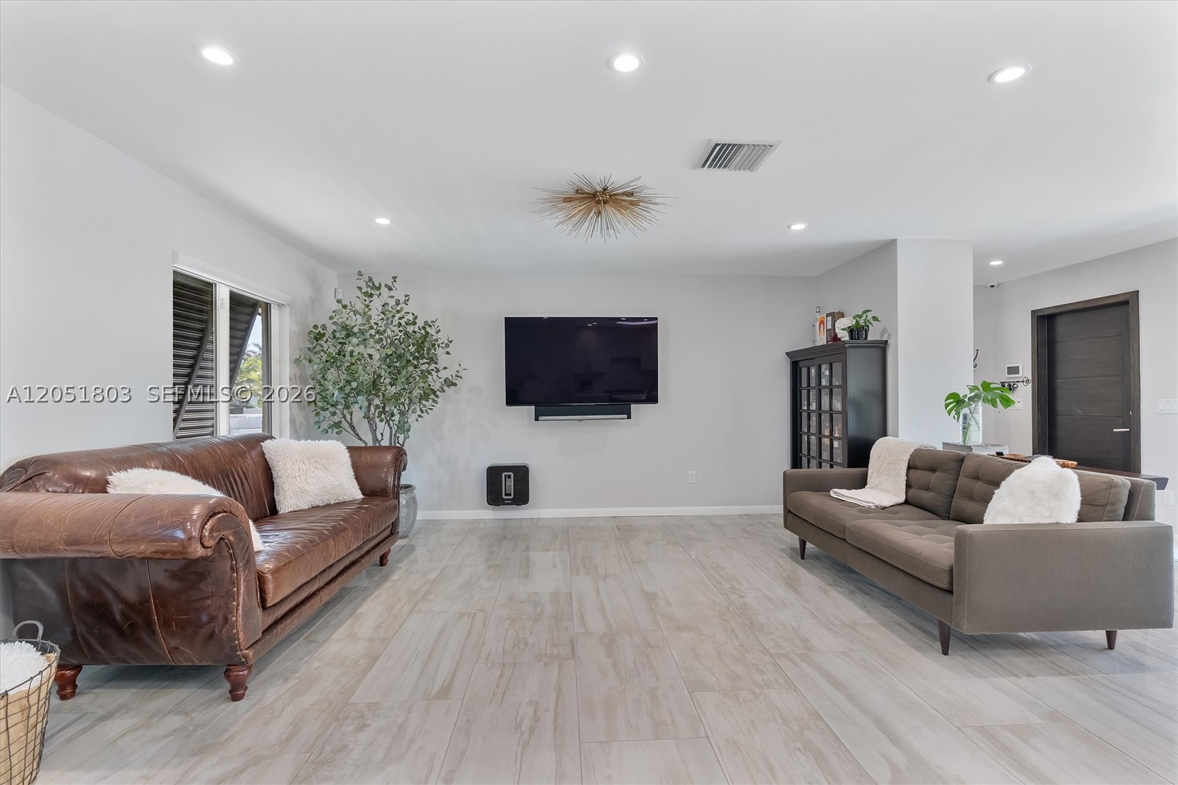 HOLLYWOOD LAKES SECTION - Residential