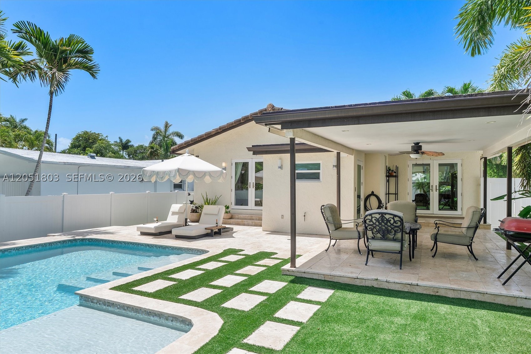 HOLLYWOOD LAKES SECTION - Residential