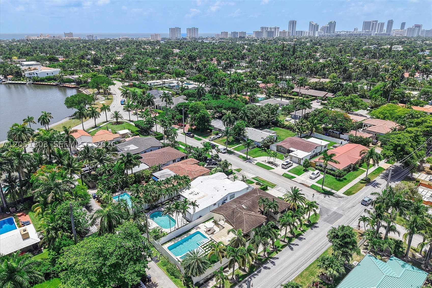 HOLLYWOOD LAKES SECTION - Residential